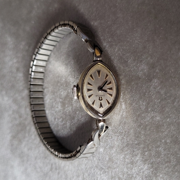 👀 Vintage OMEGA Ladies Cocktail Watch - 10K Gold Filled - It runs! - Picture 3 of 5